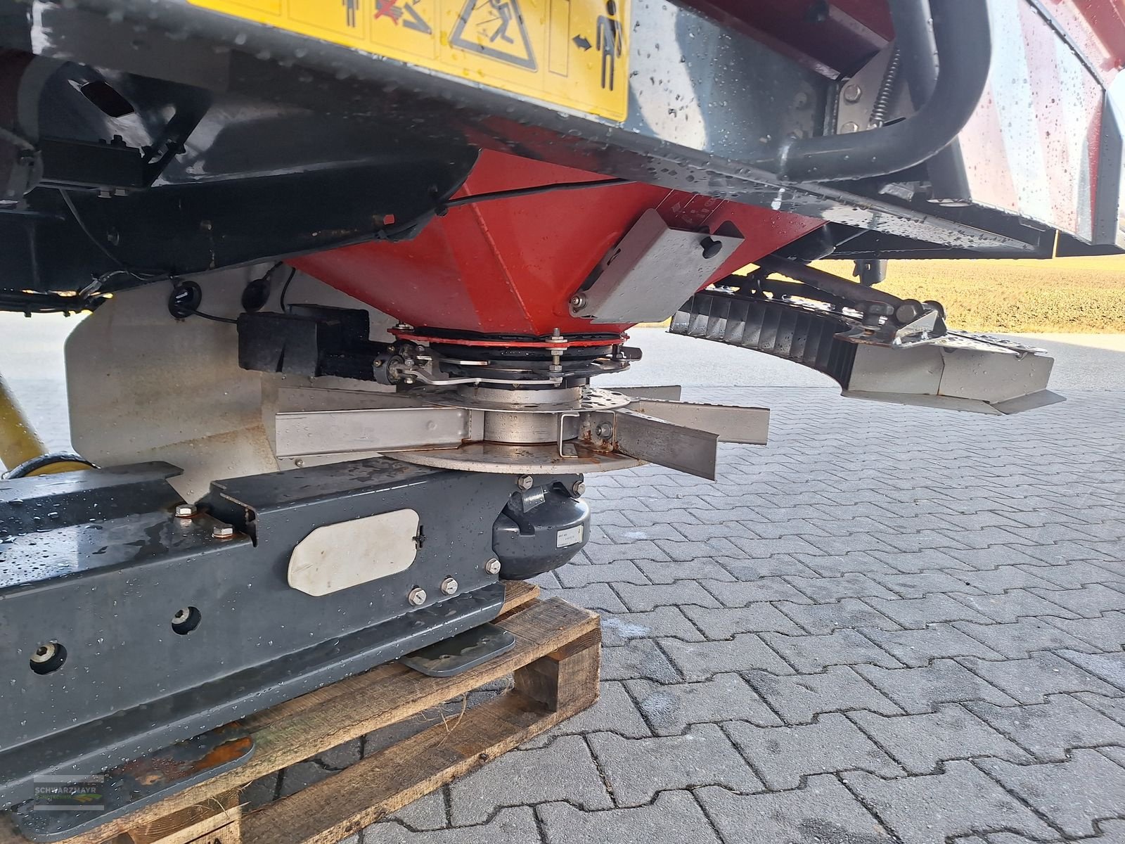 Düngerstreuer des Typs Kverneland Geospread 1500 G3, Neumaschine in Aurolzmünster (Bild 14)