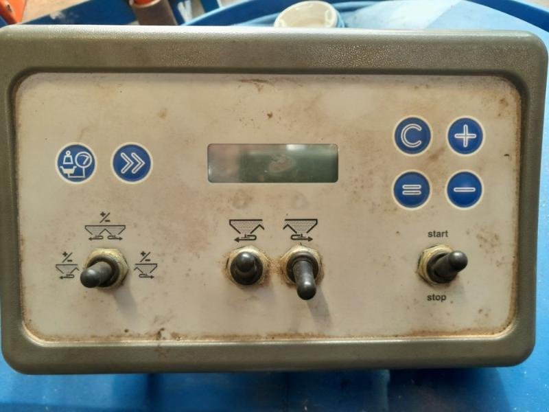 Düngerstreuer от тип Kverneland RO-XL, Gebrauchtmaschine в ANTIGNY (Снимка 6)