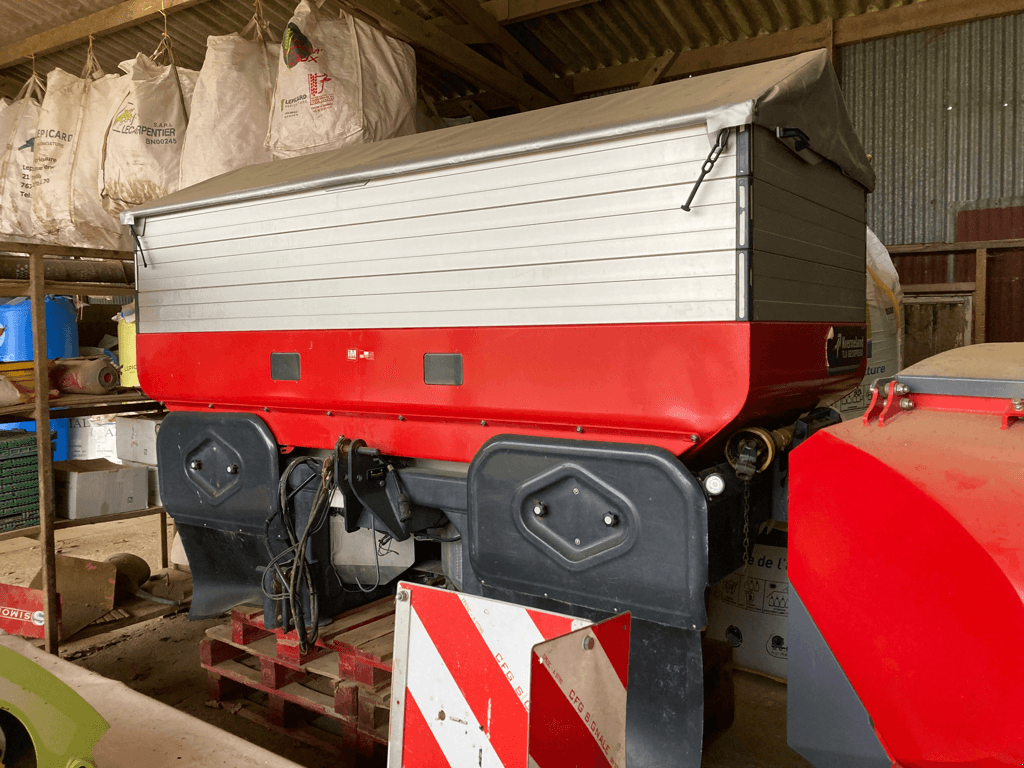 Düngerstreuer des Typs Kverneland TLX GEOSPREAD, Gebrauchtmaschine in CINTHEAUX (Bild 4)