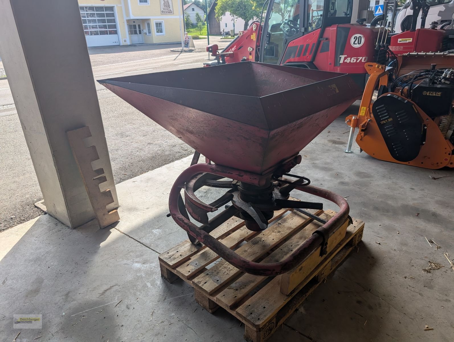 Düngerstreuer des Typs Lely 350 Liter, Gebrauchtmaschine in Senftenbach (Bild 3)