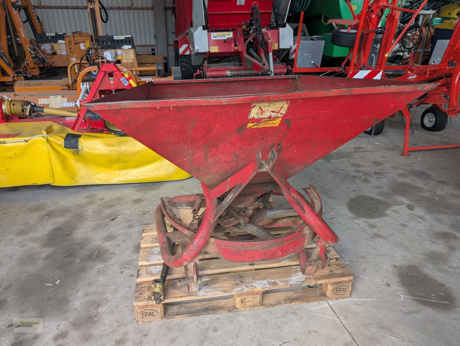 Düngerstreuer des Typs Lely 350 Liter, Gebrauchtmaschine in Senftenbach (Bild 1)