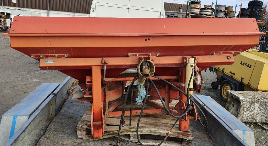 Düngerstreuer des Typs Lely Centerline 1000, Gebrauchtmaschine in CIVENS (Bild 2)