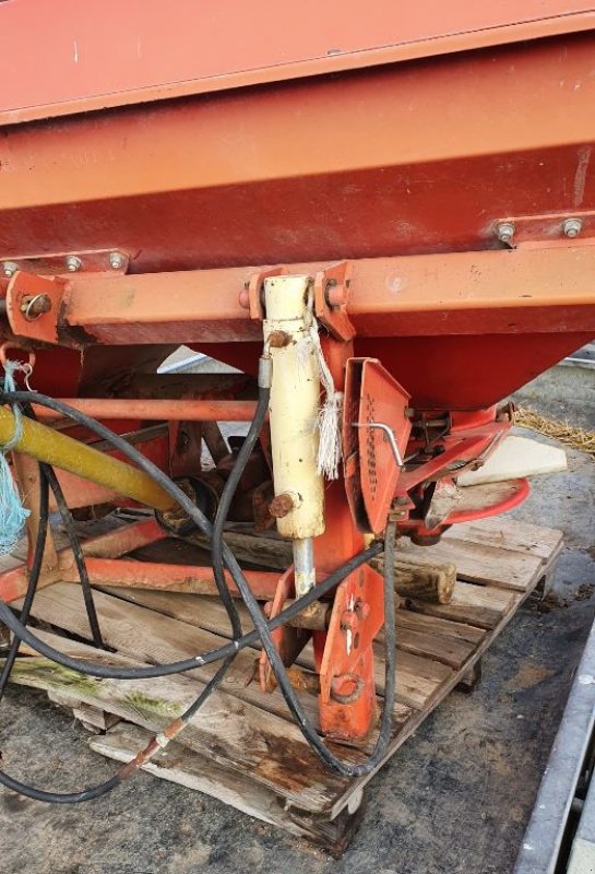 Düngerstreuer des Typs Lely Centerline 1000, Gebrauchtmaschine in CIVENS (Bild 5)
