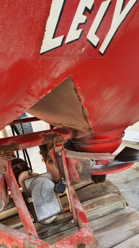 Düngerstreuer des Typs Lely Centerline 1000, Gebrauchtmaschine in CIVENS (Bild 4)