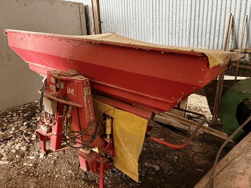 Düngerstreuer typu Lely CENTERLINER, Gebrauchtmaschine v SAINT-GERMAIN DU PUY (Obrázek 1)