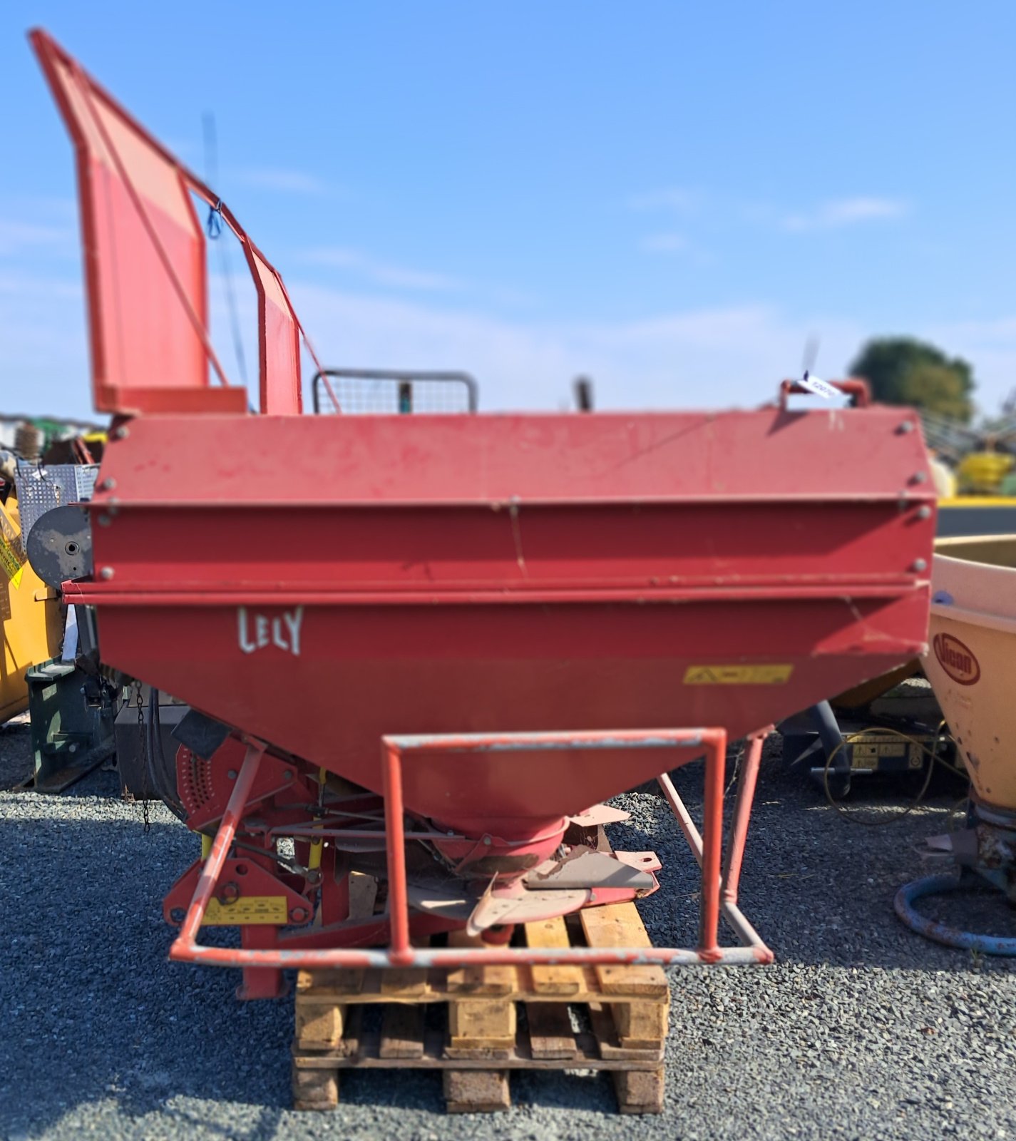 Düngerstreuer of the type Lely Zweischeibenstreuer, Gebrauchtmaschine in Strem (Picture 3)