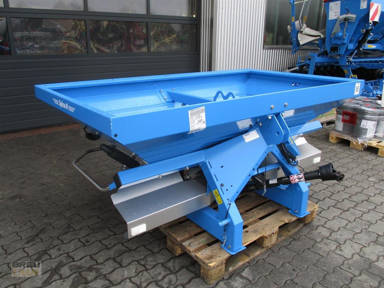 Düngerstreuer des Typs Lemken Spica 8/900, Neumaschine in Cham (Bild 2)