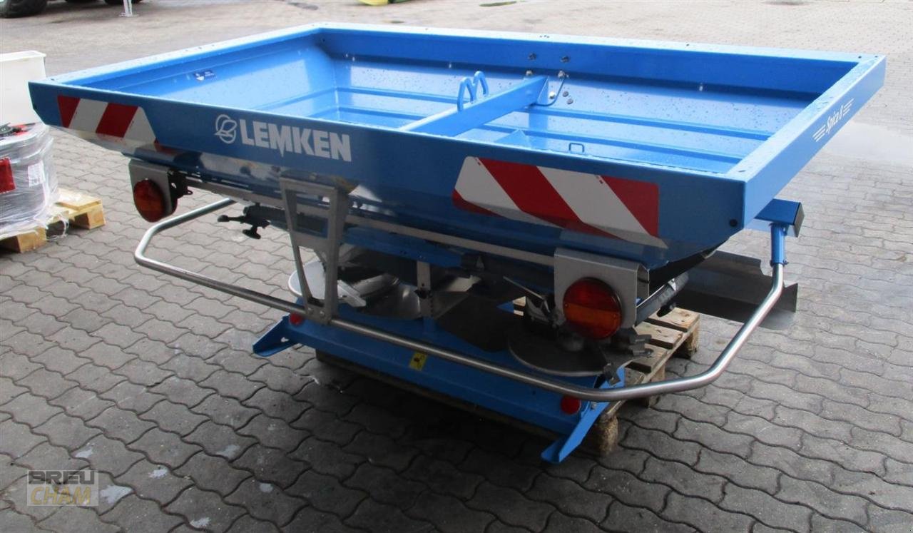 Düngerstreuer des Typs Lemken Spica 8/900, Neumaschine in Cham (Bild 3)