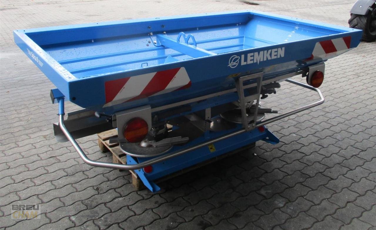 Düngerstreuer des Typs Lemken Spica 8/900, Neumaschine in Cham (Bild 4)