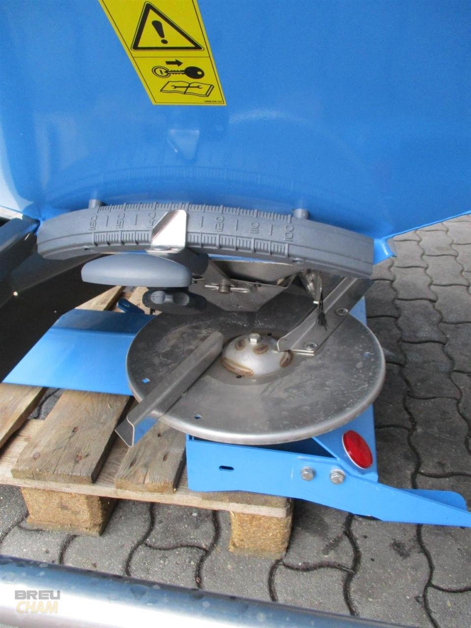 Düngerstreuer des Typs Lemken Spica 8/900, Neumaschine in Cham (Bild 9)