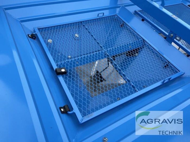 Düngerstreuer of the type Lemken TAURI 8/1500, Neumaschine in Alpen (Picture 8)