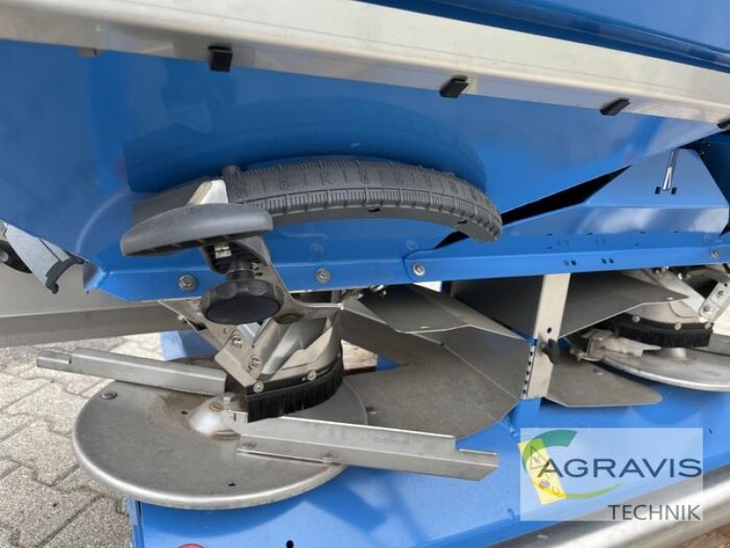 Düngerstreuer of the type Lemken TAURI 8/1500, Neumaschine in Alpen (Picture 5)
