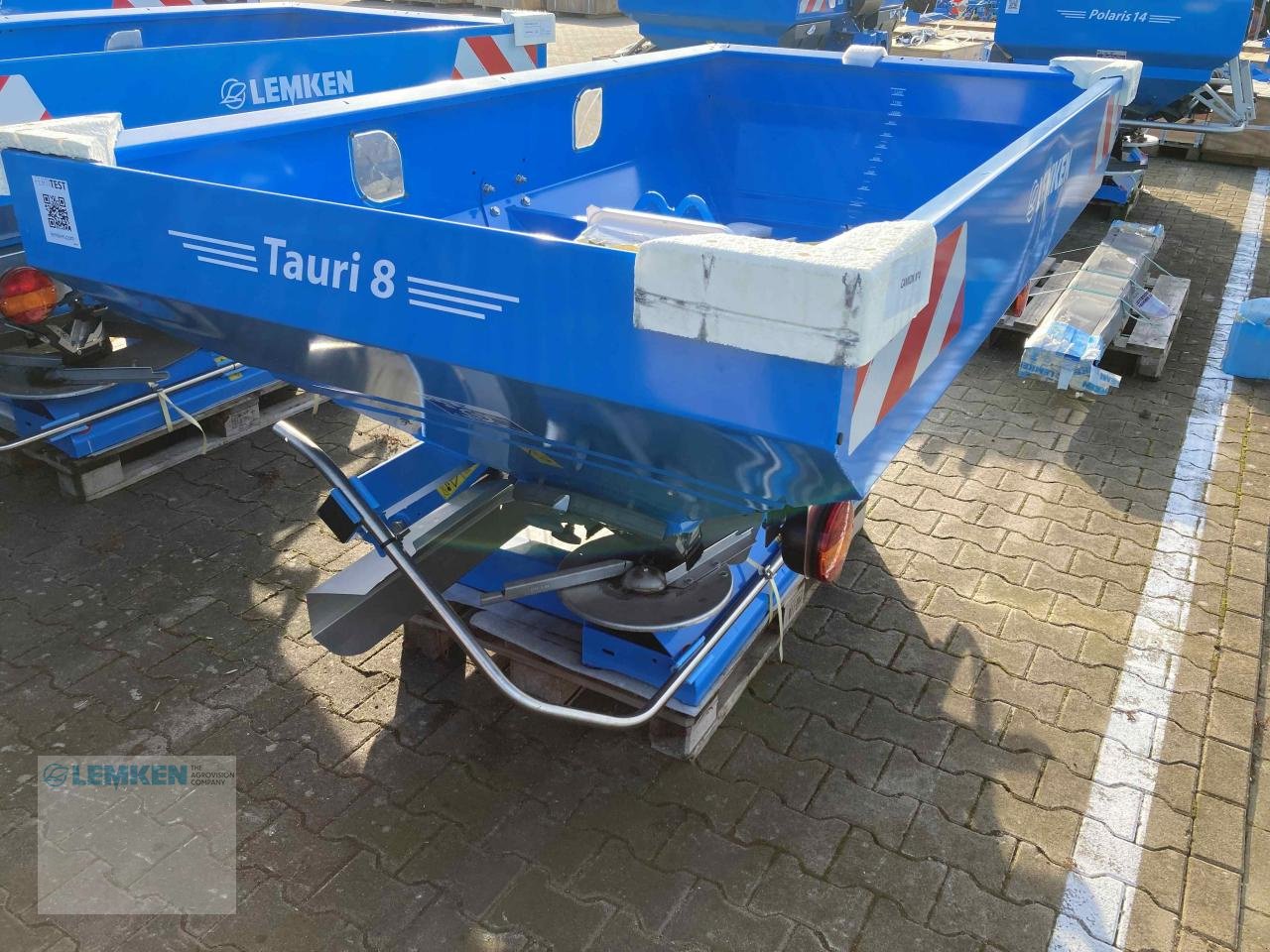 Düngerstreuer des Typs Lemken Tauri 8/2350, Neumaschine in Alpen (Bild 5)