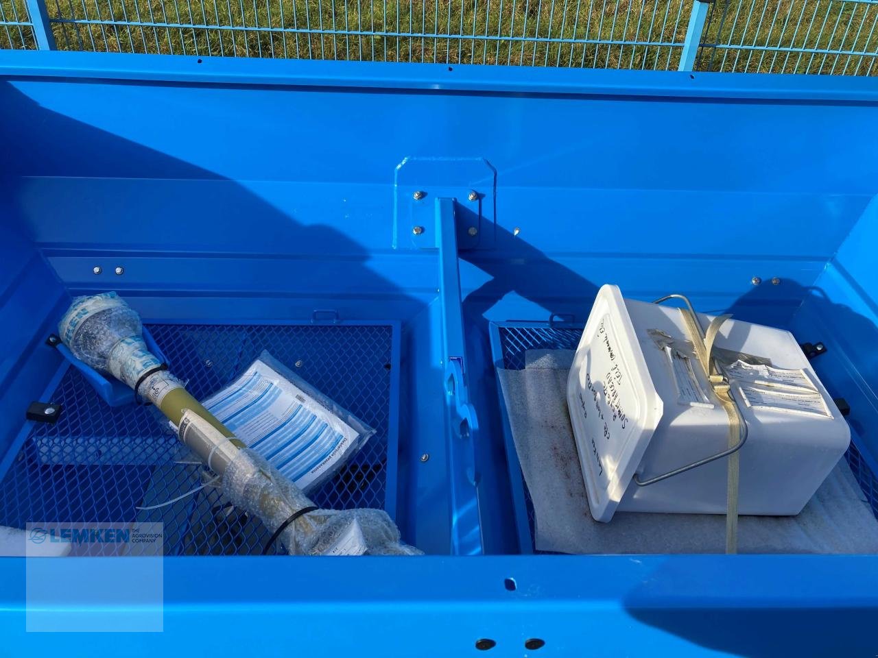 Düngerstreuer des Typs Lemken Tauri 8/2350, Neumaschine in Alpen (Bild 10)