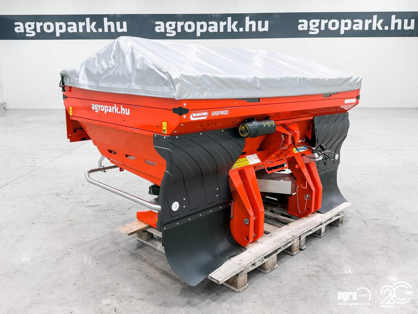 Düngerstreuer of the type Maschio Primo E218 1805 liter, 12-36 m fertilizer spreader, Gebrauchtmaschine in Csengele (Picture 4)