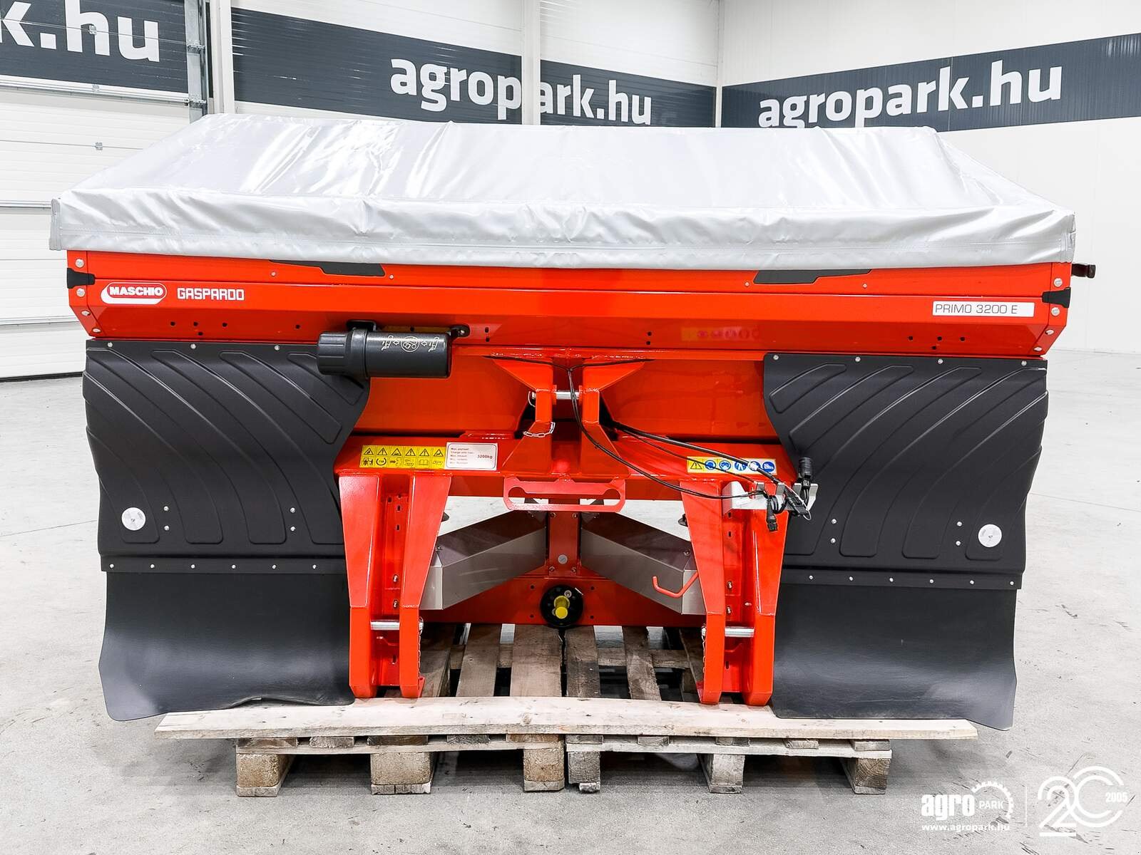 Düngerstreuer of the type Maschio Primo E218 1805 liter, 12-36 m fertilizer spreader, Gebrauchtmaschine in Csengele (Picture 9)