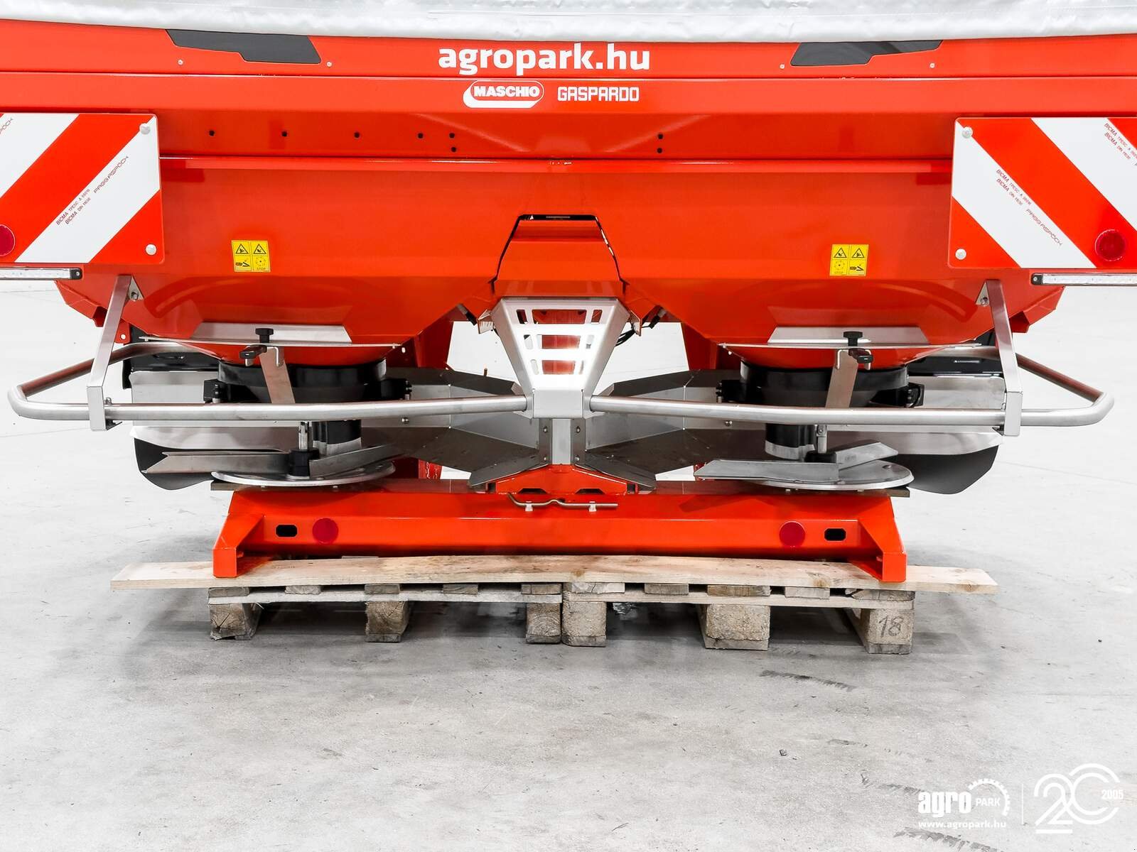 Düngerstreuer of the type Maschio Primo E218 1805 liter, 12-36 m fertilizer spreader, Gebrauchtmaschine in Csengele (Picture 11)