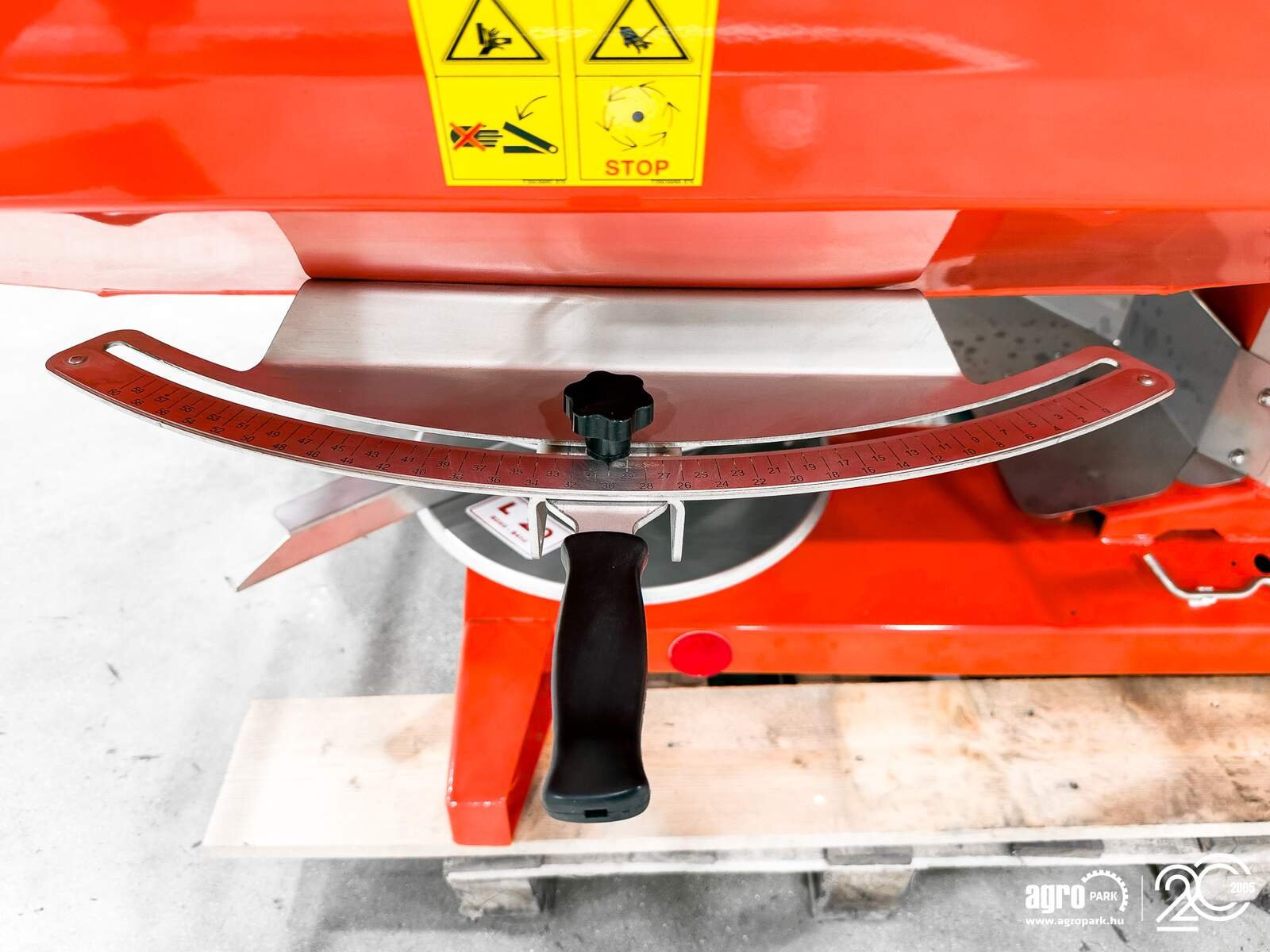 Düngerstreuer of the type Maschio Primo E218 1805 liter, 12-36 m fertilizer spreader, Gebrauchtmaschine in Csengele (Picture 12)