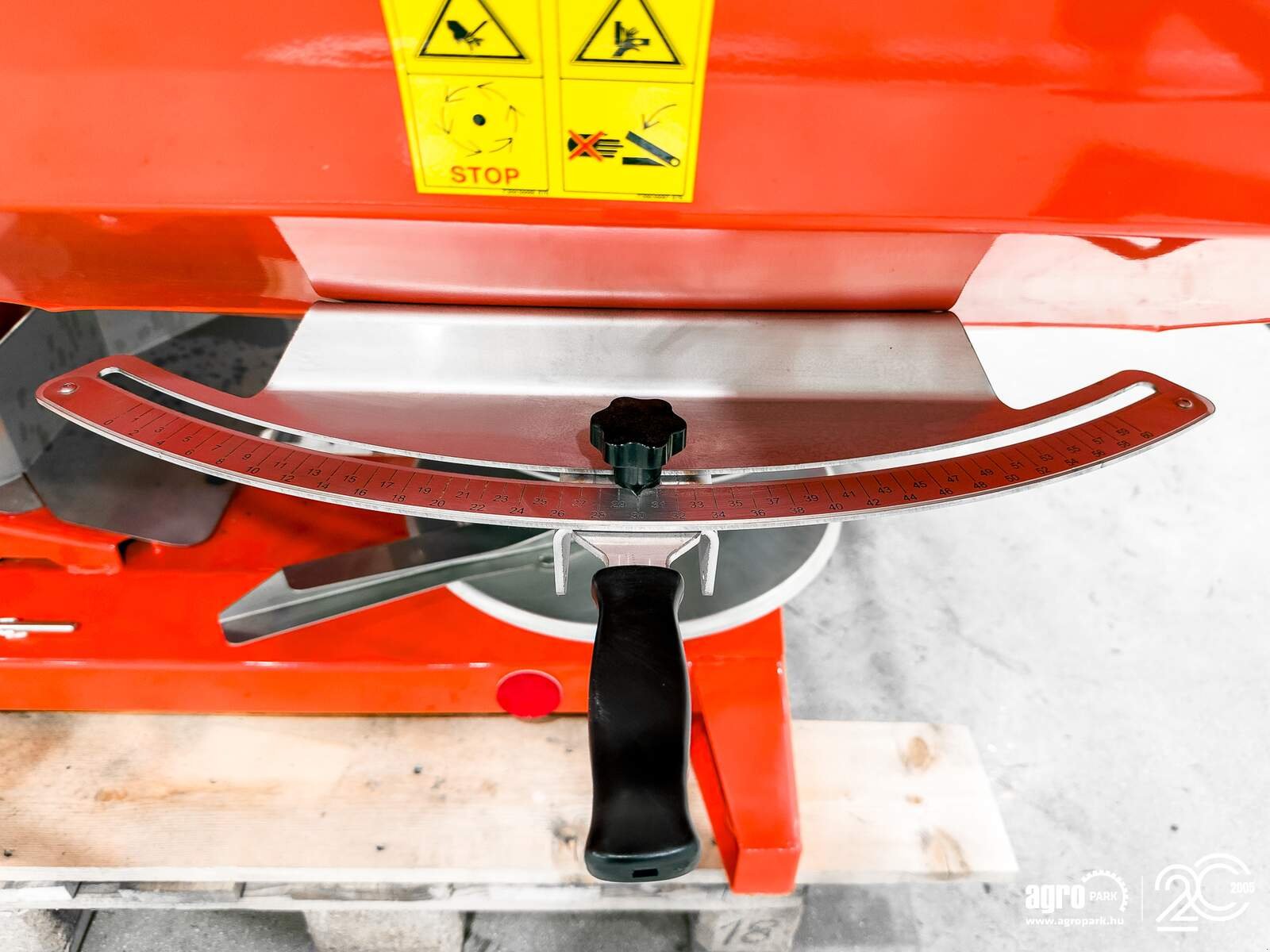 Düngerstreuer of the type Maschio Primo E218 1805 liter, 12-36 m fertilizer spreader, Gebrauchtmaschine in Csengele (Picture 13)