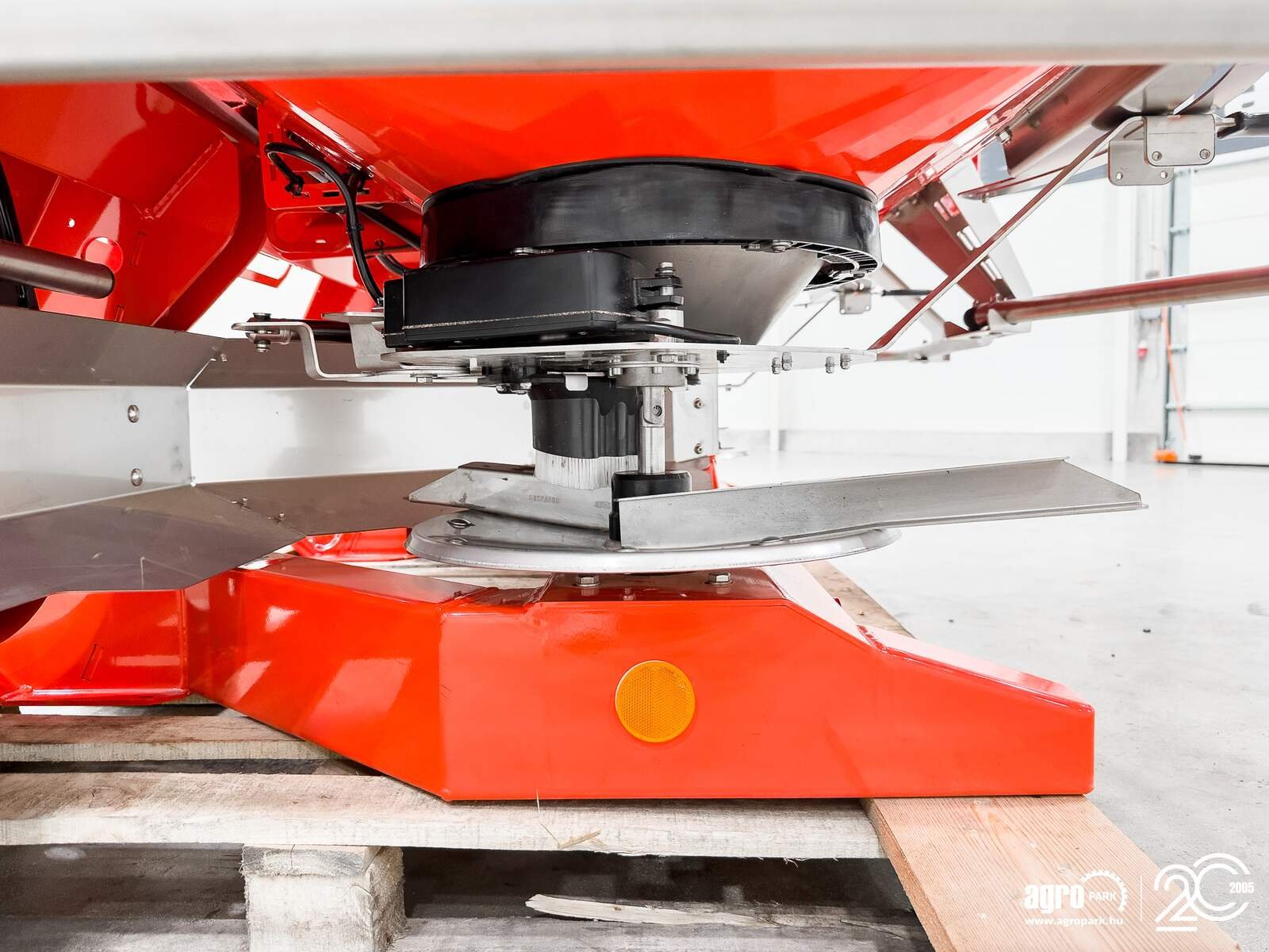 Düngerstreuer of the type Maschio Primo E218 1805 liter, 12-36 m fertilizer spreader, Gebrauchtmaschine in Csengele (Picture 19)