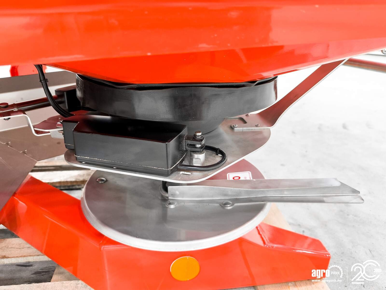 Düngerstreuer of the type Maschio Primo E218 1805 liter, 12-36 m fertilizer spreader, Gebrauchtmaschine in Csengele (Picture 20)