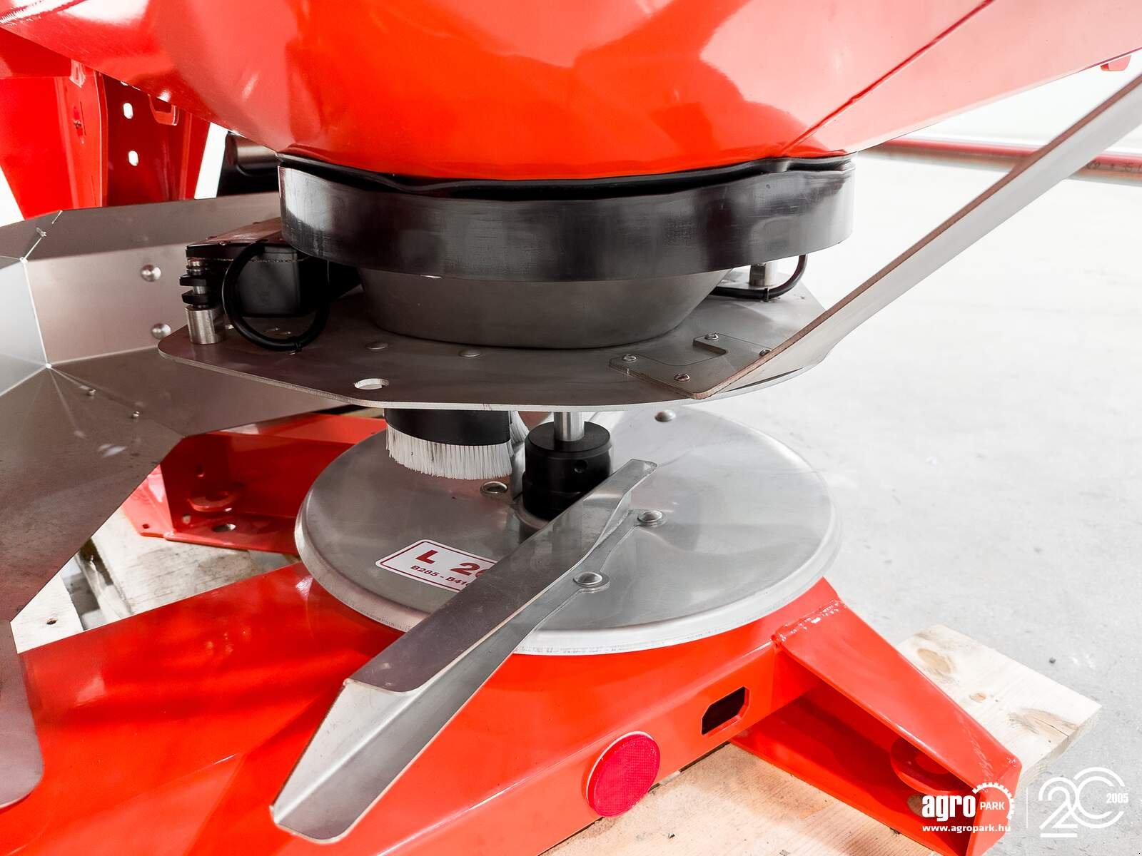 Düngerstreuer of the type Maschio Primo E218 1805 liter, 12-36 m fertilizer spreader, Gebrauchtmaschine in Csengele (Picture 22)