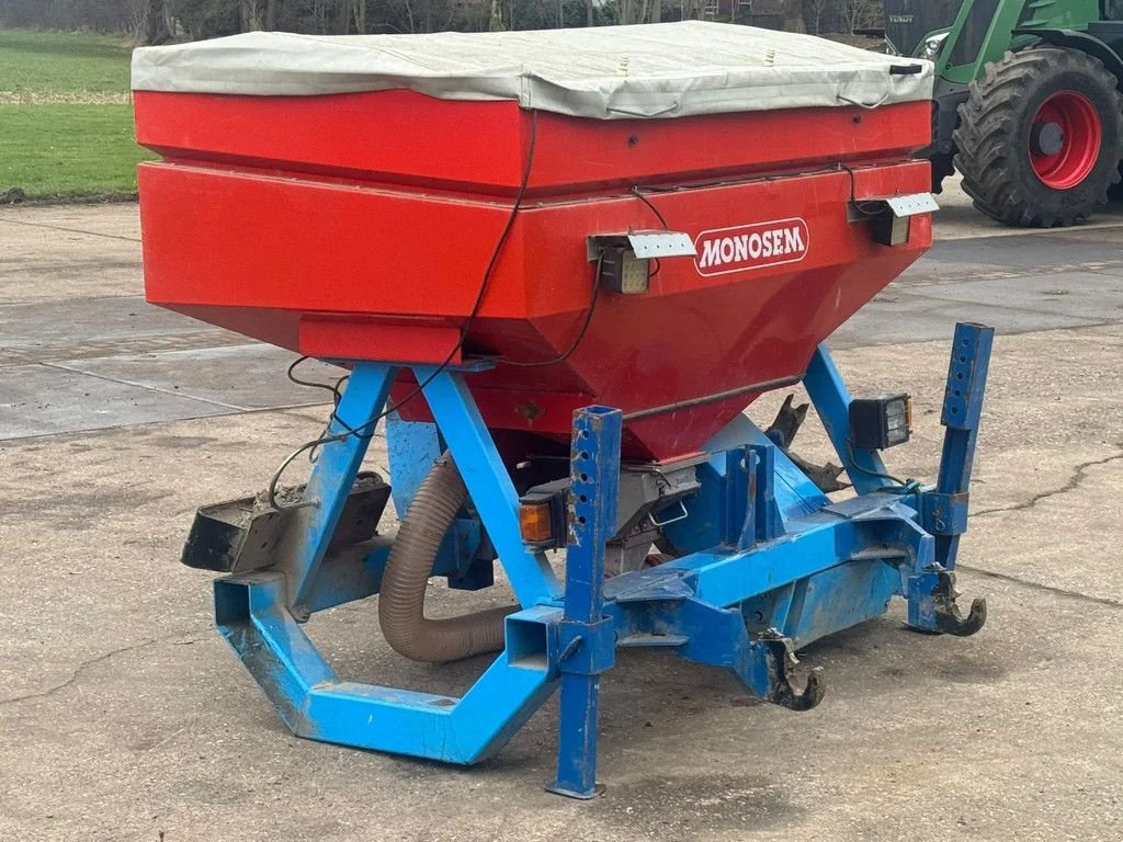 Düngerstreuer Türe ait Monosem Fronttank Kunstmest tank Front tank, Gebrauchtmaschine içinde Ruinerwold (resim 4)