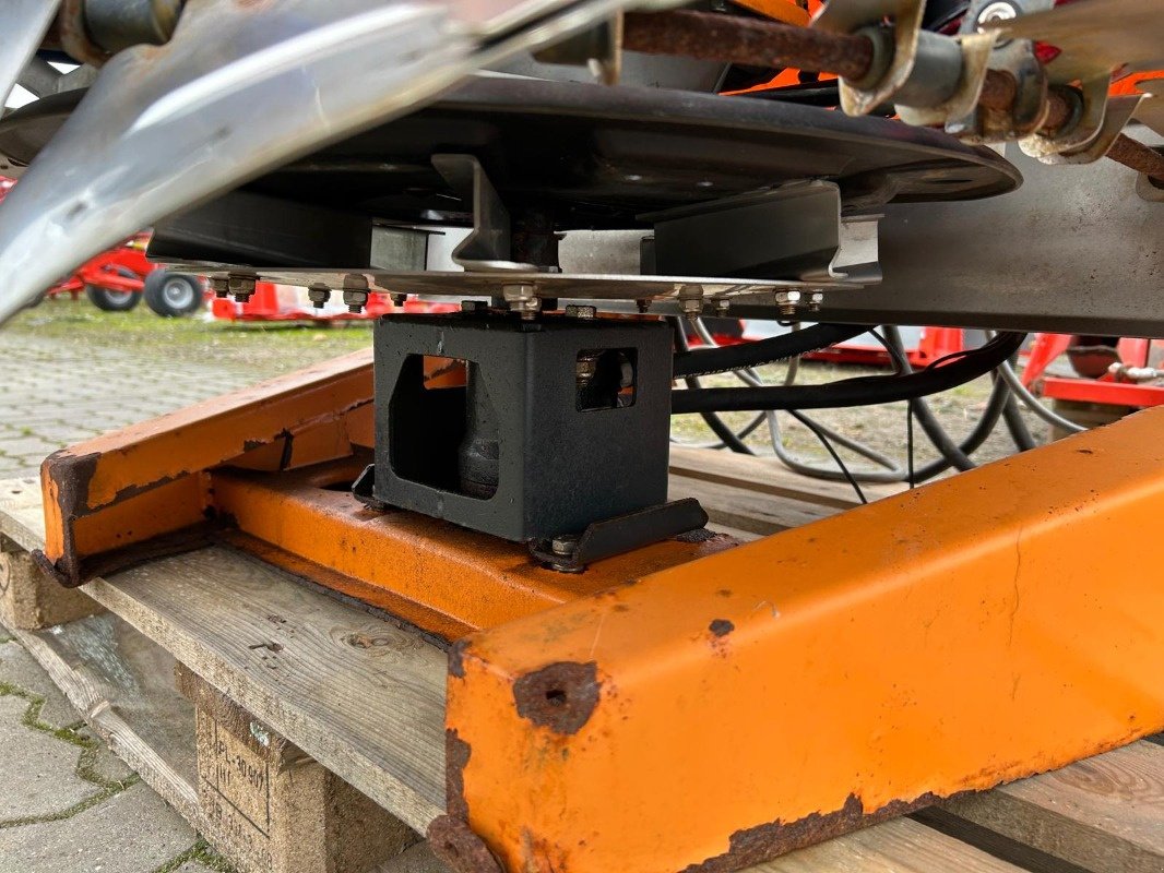 Düngerstreuer des Typs Rauch Axeo 18.1, Gebrauchtmaschine in Sittensen (Bild 8)