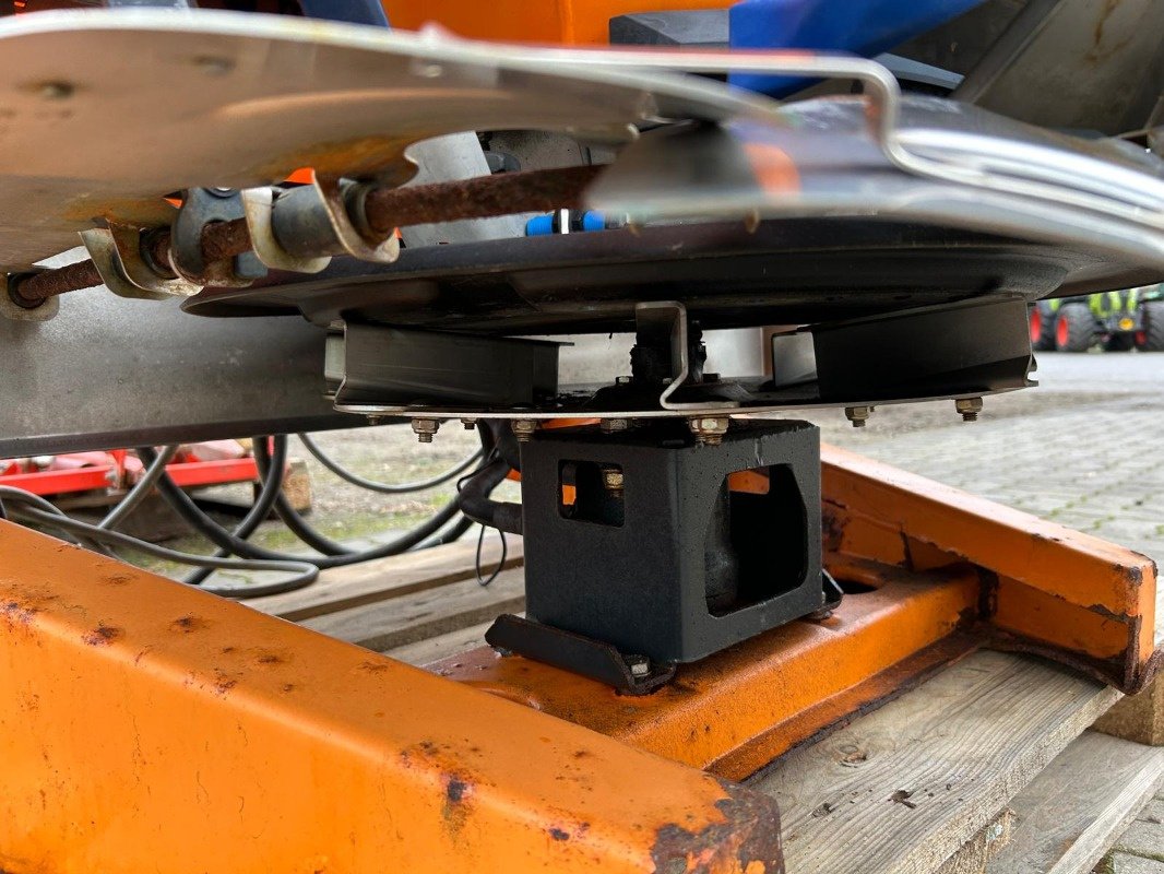 Düngerstreuer des Typs Rauch Axeo 18.1, Gebrauchtmaschine in Sittensen (Bild 9)