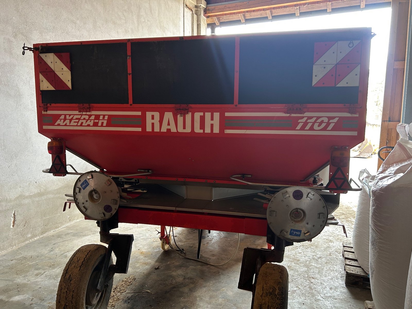 Düngerstreuer of the type Rauch Axera 1101, Gebrauchtmaschine in Laufzorn (Picture 1)