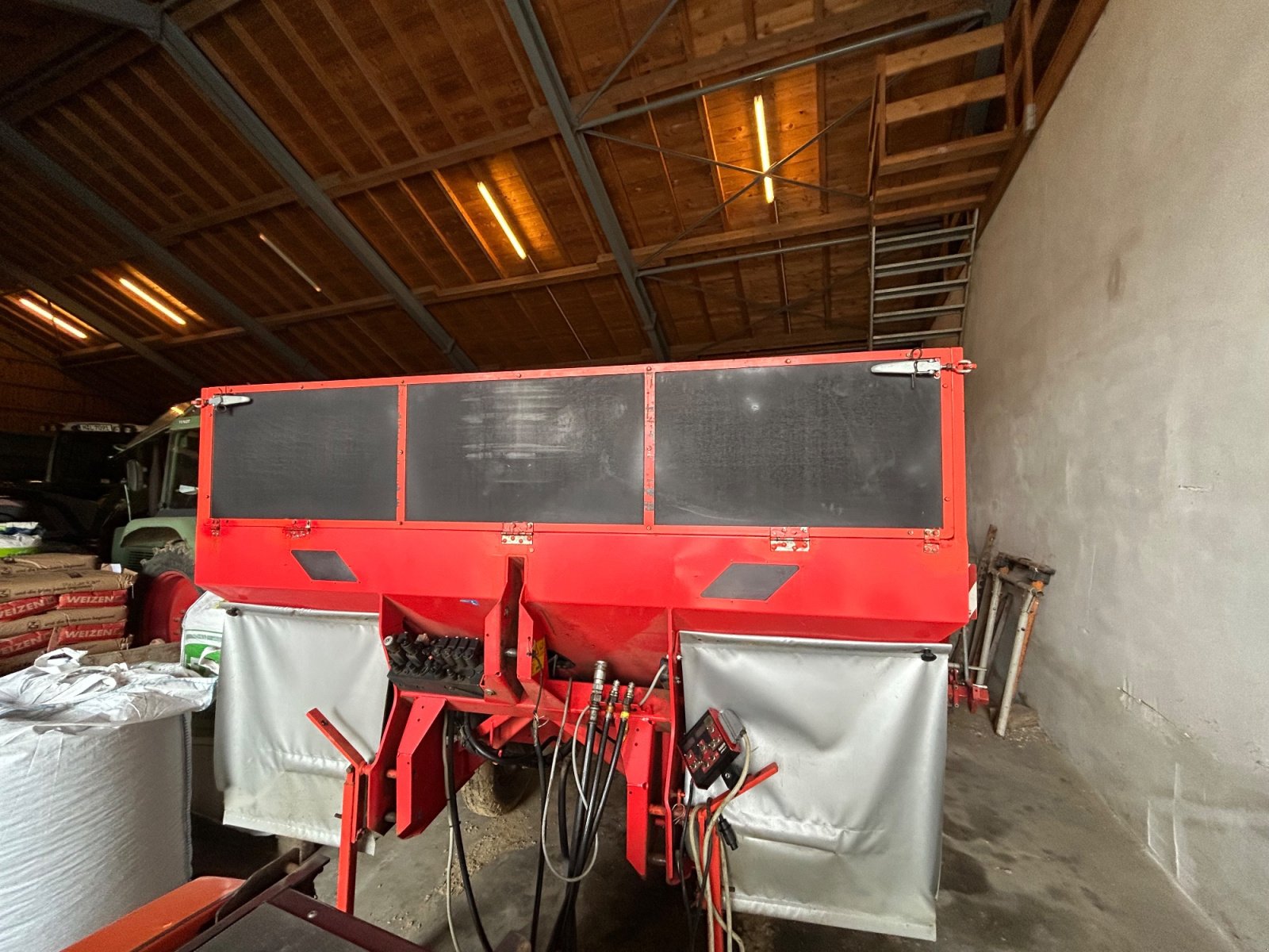 Düngerstreuer of the type Rauch Axera 1101, Gebrauchtmaschine in Laufzorn (Picture 2)