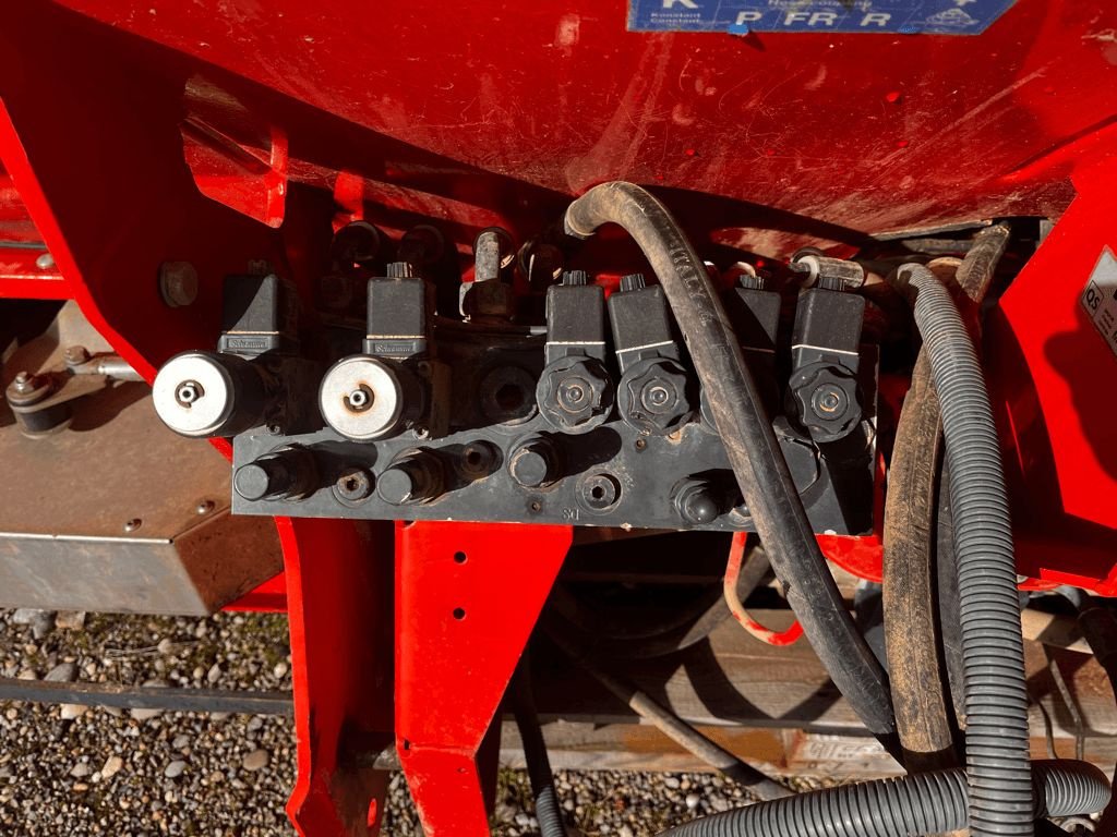 Düngerstreuer of the type Rauch AXERA H/EMC, Gebrauchtmaschine in azerailles (Picture 9)