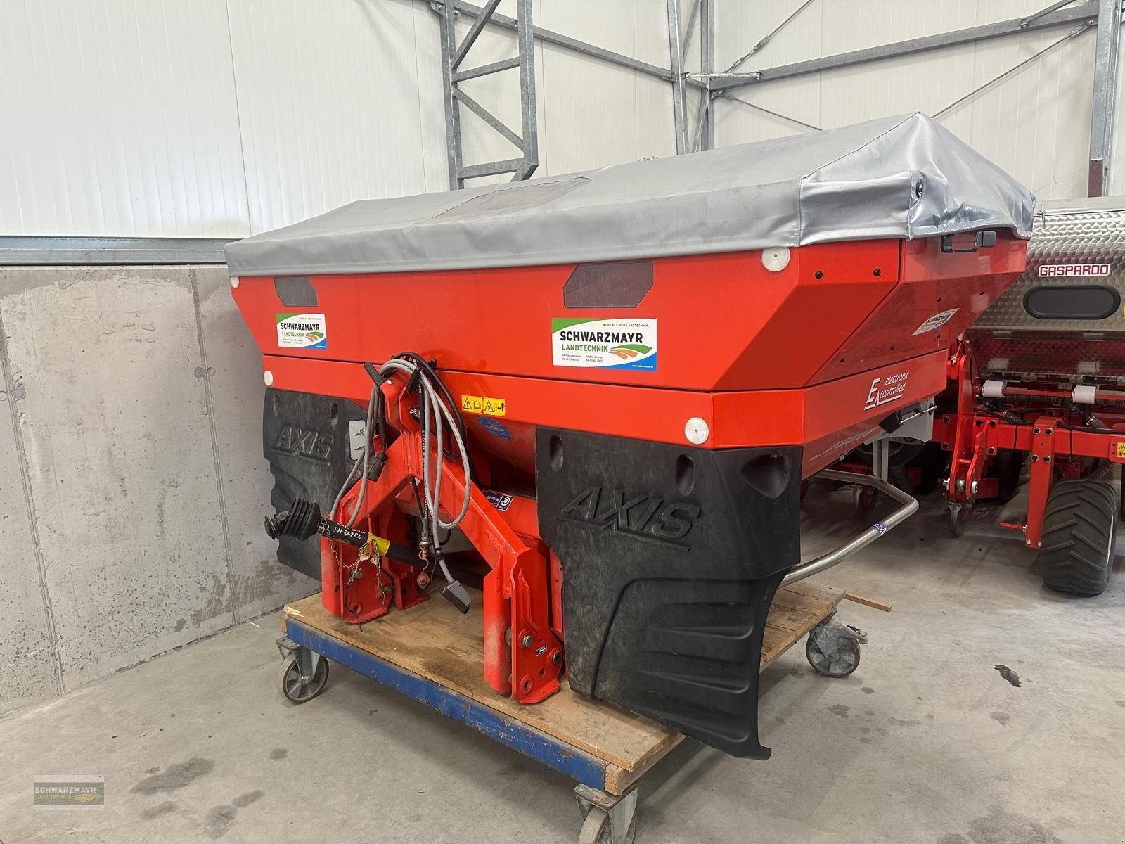 Düngerstreuer типа Rauch AXIS 20.1 W mit 1.300 Liter Aufsatz und Abdeckpl, Gebrauchtmaschine в Aurolzmünster (Фотография 3)