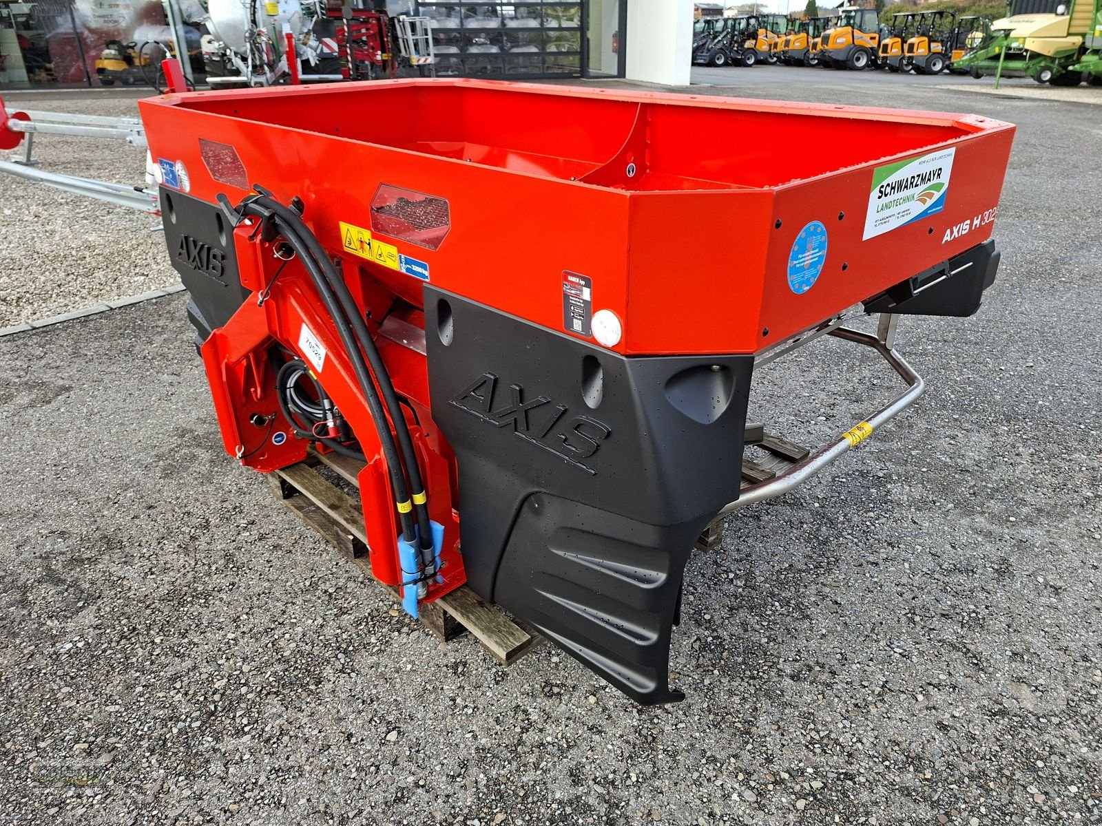 Düngerstreuer of the type Rauch Axis-H 30.2 EMC+W, Neumaschine in Gampern (Picture 3)