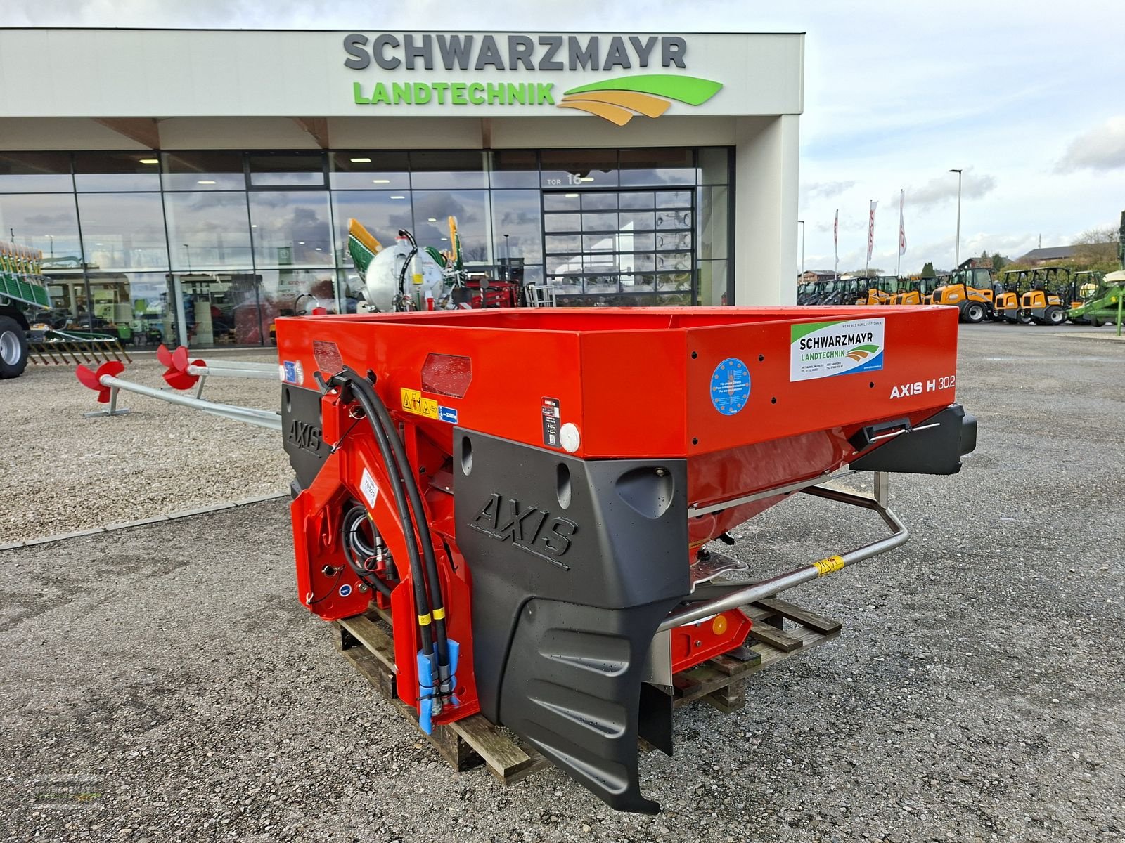 Düngerstreuer of the type Rauch Axis-H 30.2 EMC+W, Neumaschine in Gampern (Picture 1)