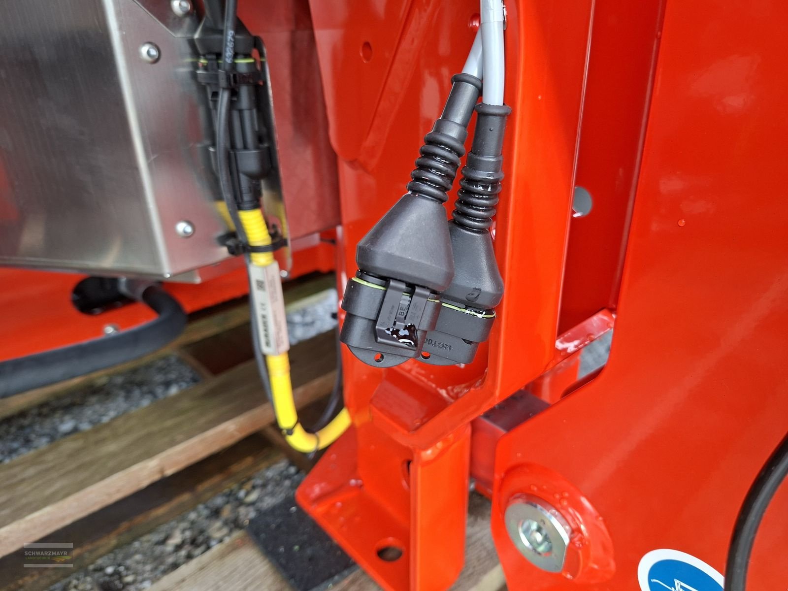 Düngerstreuer of the type Rauch Axis-H 30.2 EMC+W, Neumaschine in Gampern (Picture 15)