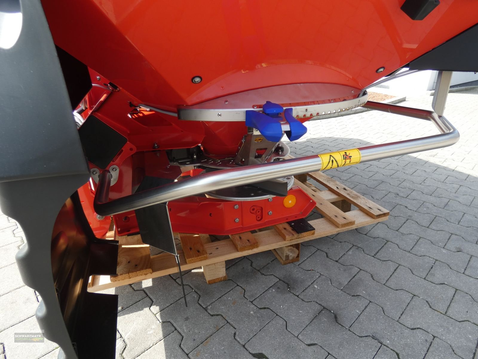 Düngerstreuer of the type Rauch Axis-M 20.2 EMC+W Quantron A, Neumaschine in Aurolzmünster (Picture 8)