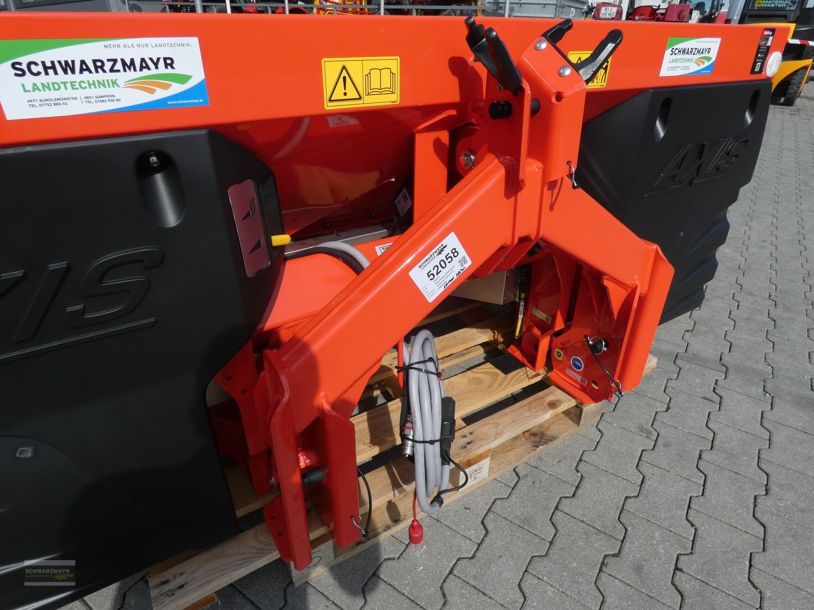 Düngerstreuer of the type Rauch Axis-M 20.2 EMC+W Quantron A, Neumaschine in Aurolzmünster (Picture 10)