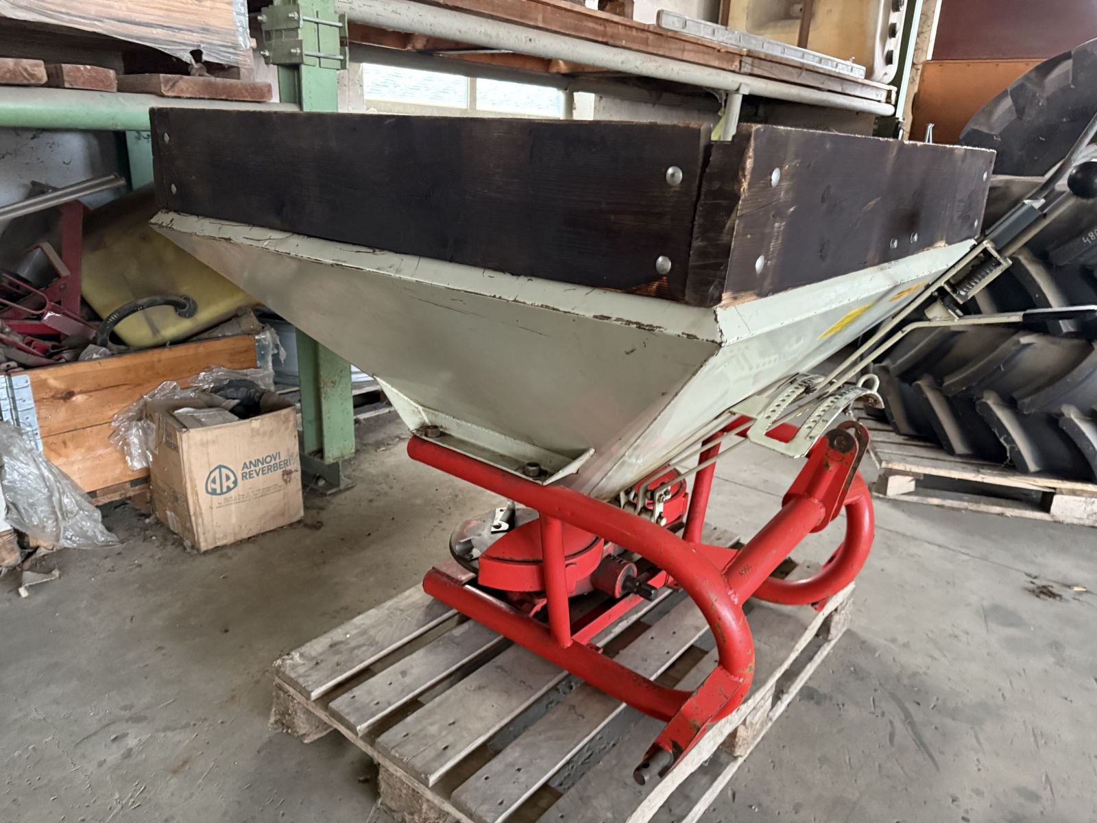 Düngerstreuer des Typs Rauch Komet ZS 450N Streuer, Gebrauchtmaschine in Hohenruppersdorf (Bild 12)