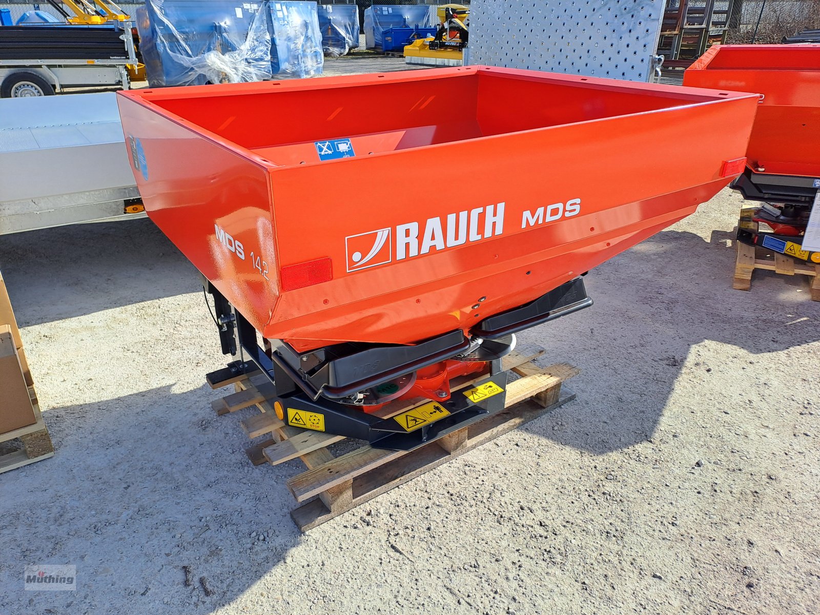 Düngerstreuer des Typs Rauch MDS 14.2, Neumaschine in Neumarkt (Bild 1)