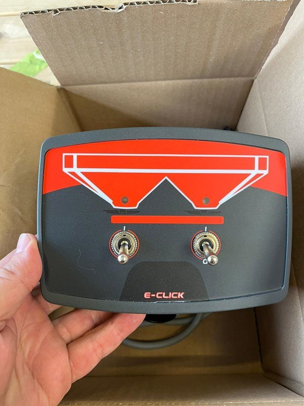 Düngerstreuer of the type Rauch MDS 20.2-C, Neumaschine in Lengnau (Picture 4)