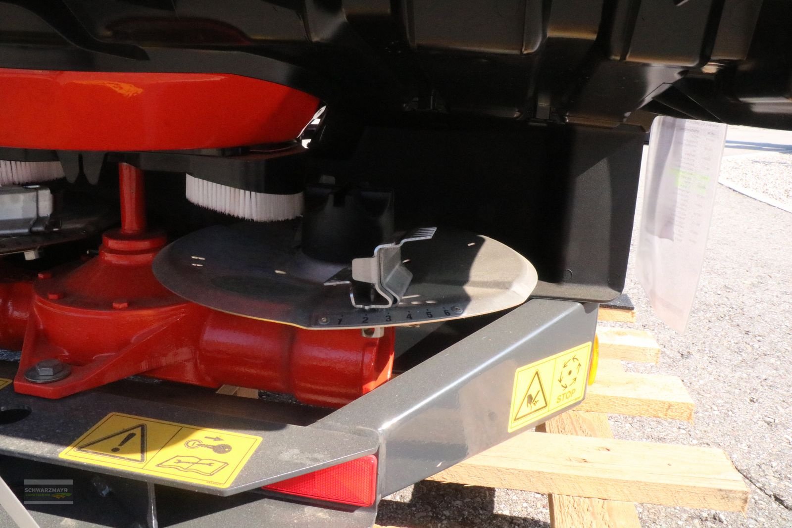 Düngerstreuer of the type Rauch MDS 20.2 E-Click, Neumaschine in Aurolzmünster (Picture 10)