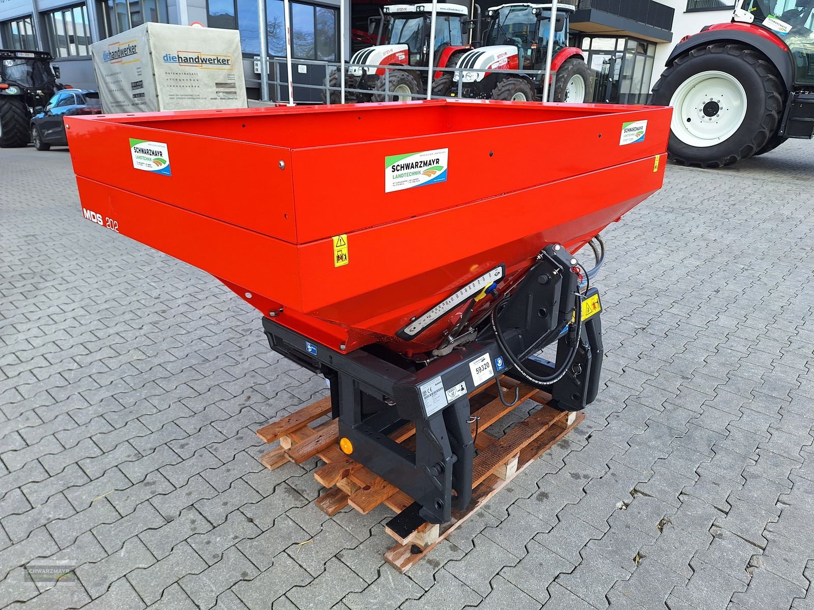 Düngerstreuer of the type Rauch MDS 20.2 E-Click, Neumaschine in Aurolzmünster (Picture 3)