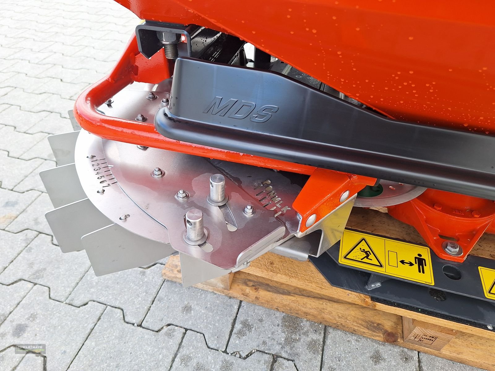 Düngerstreuer of the type Rauch MDS 20.2 E-Click, Neumaschine in Aurolzmünster (Picture 14)