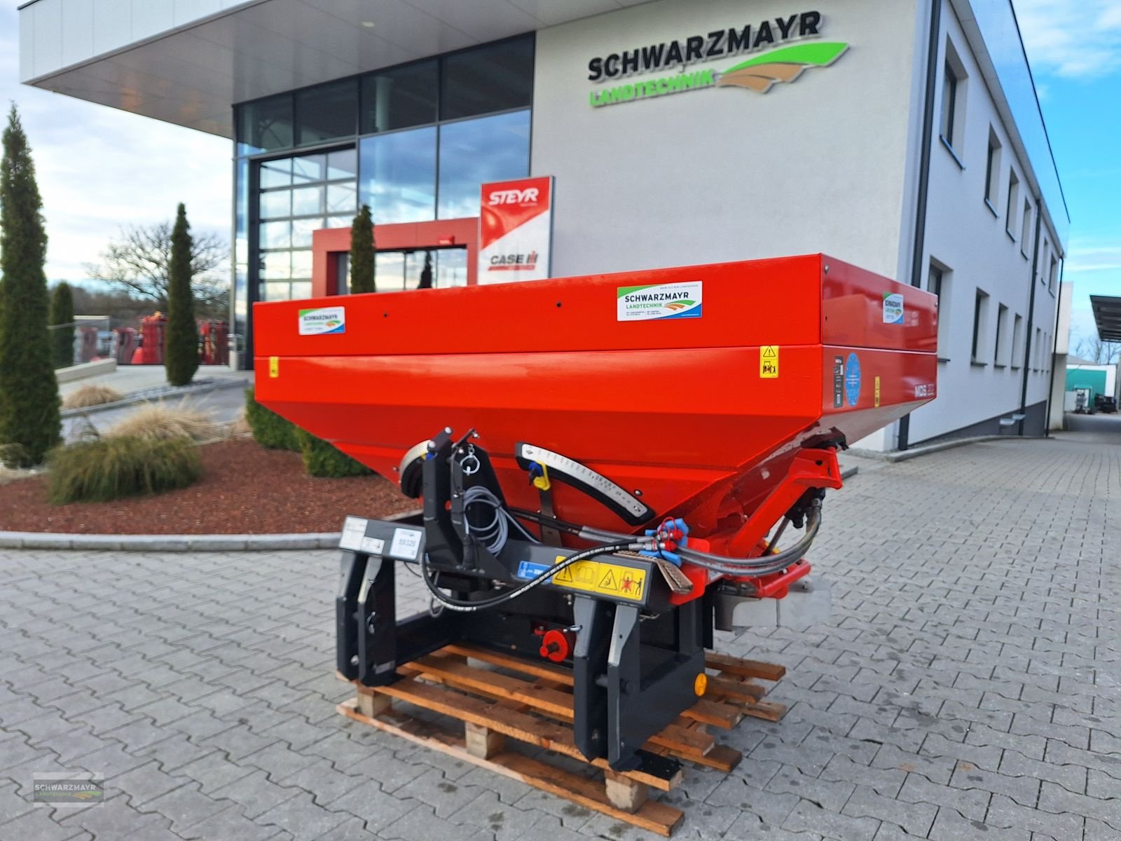 Düngerstreuer of the type Rauch MDS 20.2 E-Click, Neumaschine in Gampern (Picture 2)