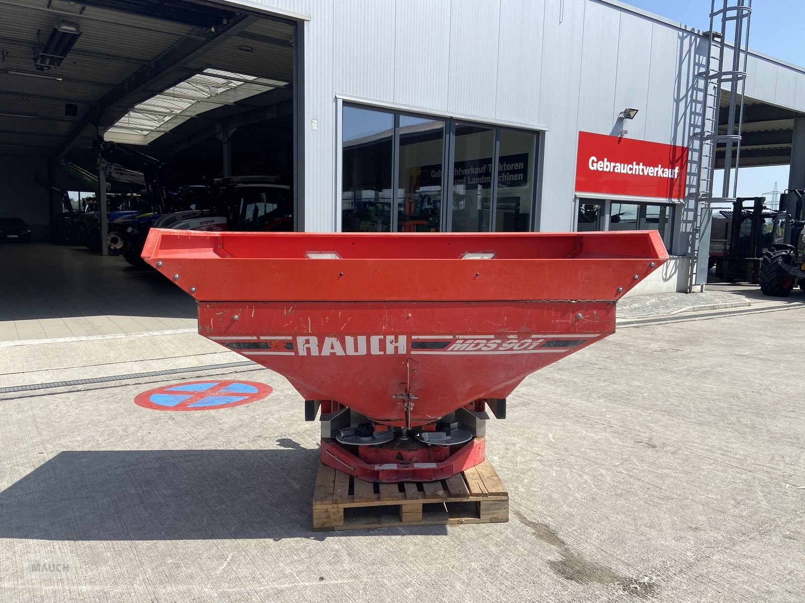 Düngerstreuer des Typs Rauch MDS 901 + Aufsatz, Gebrauchtmaschine in Burgkirchen (Bild 4)