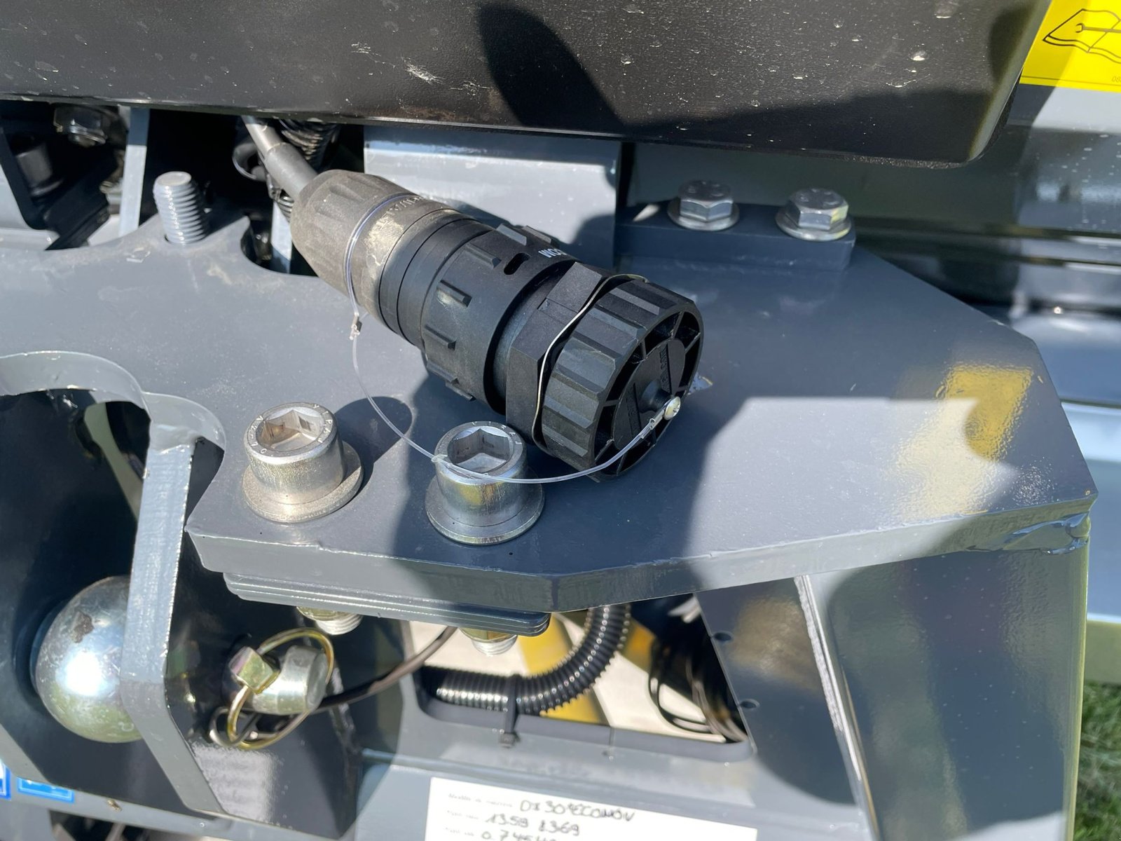 Düngerstreuer des Typs SKY DX 30 +, Neumaschine in Aufhausen (Bild 4)