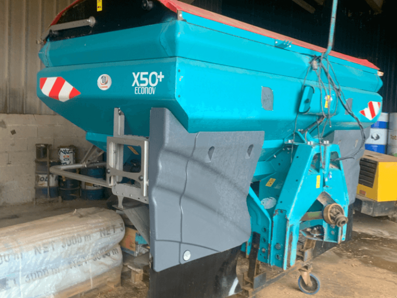 Düngerstreuer des Typs SKY X50+ ECONOV, Gebrauchtmaschine in TREMEUR