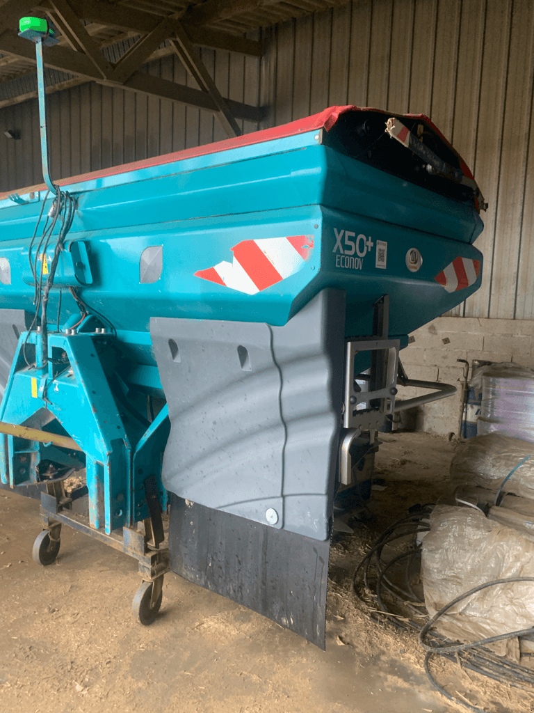 Düngerstreuer des Typs SKY X50+ ECONOV, Gebrauchtmaschine in TREMEUR (Bild 2)
