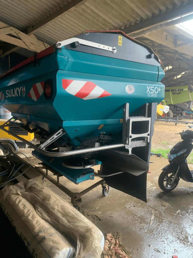 Düngerstreuer des Typs SKY X50+ ECONOV, Gebrauchtmaschine in TREMEUR (Bild 3)